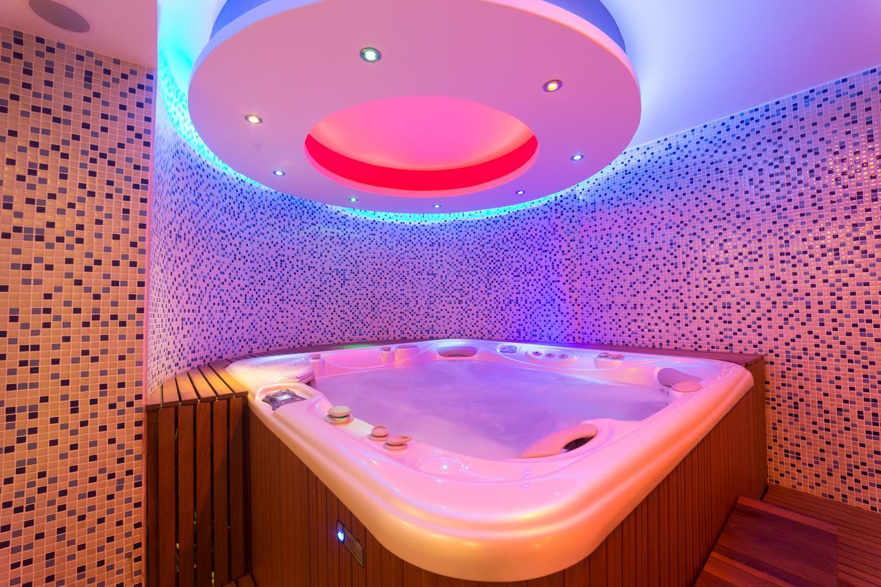 Forum Suite Otel メルスィン エクステリア 写真