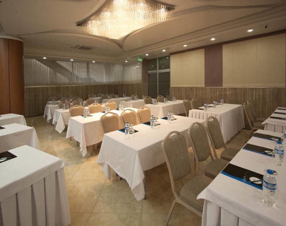 Forum Suite Otel メルスィン エクステリア 写真